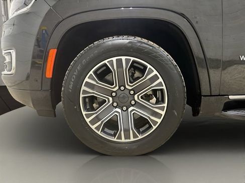 Used 2023 Jeep Wagoneer L Series II AWD/4WD image 25