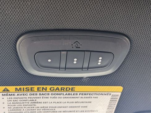 Used 2022 Chrysler Pacifica Limited w/ Uconnect Theater Family Group FWD image 27
