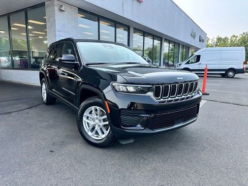 Used 2025 Jeep Grand Cherokee Laredo X w/ Luxury Tech Group I image 3