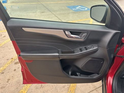 Used 2022 Ford Escape SEL image 10