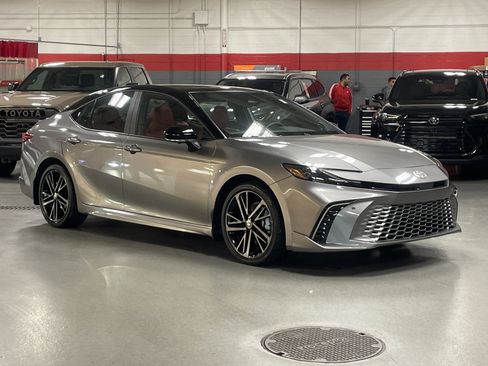 Used 2025 Toyota Camry XSE image 2