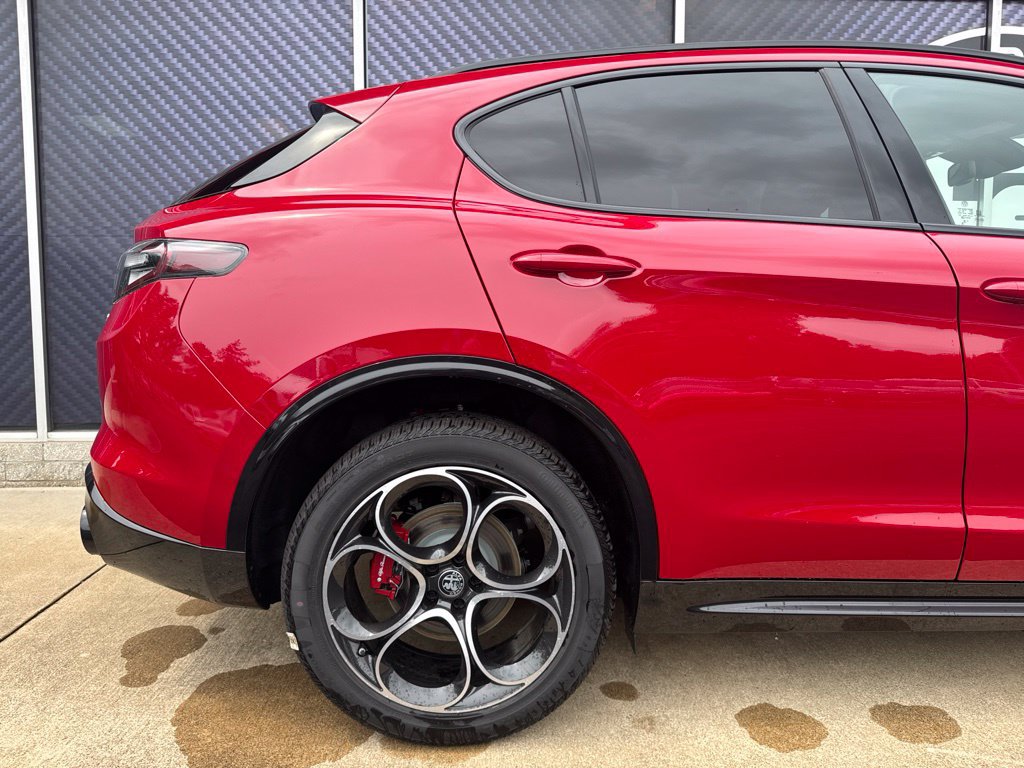 New 2026 Alfa Romeo Stelvio Sprint AWD/4WD image 5