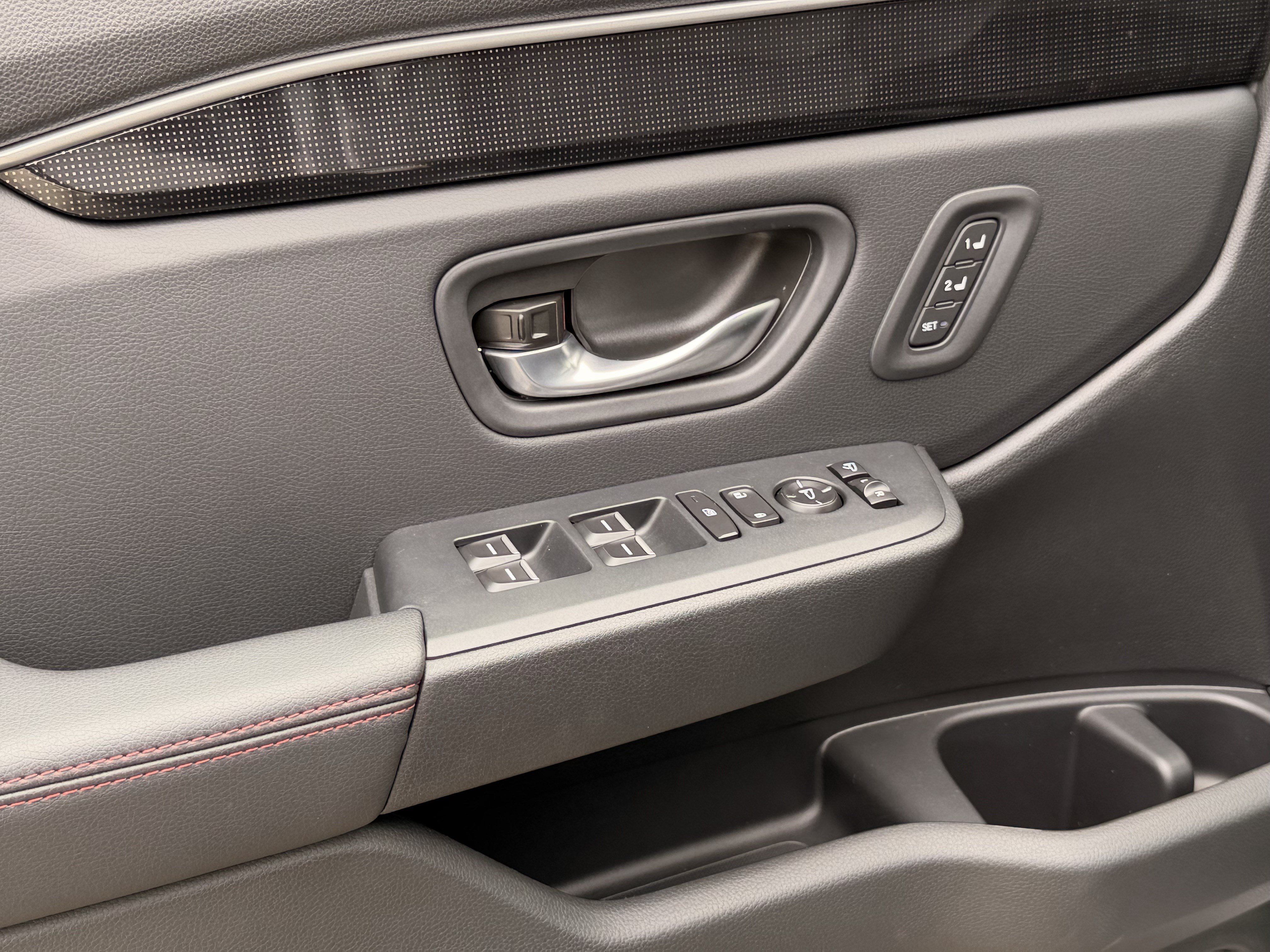 Used 2025 Honda Pilot Black Edition image 12