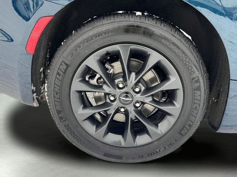 Used 2024 Chrysler Pacifica Limited image 12