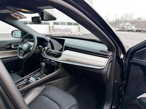 Used 2025 Jeep Compass Limited w/ Elite Group image 29