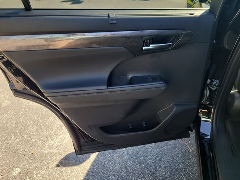 Certified 2026 Toyota Highlander Limited AWD/4WD image 13