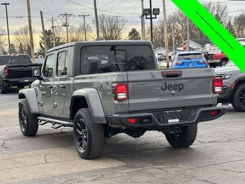 Used 2023 Jeep Gladiator Sport image 2