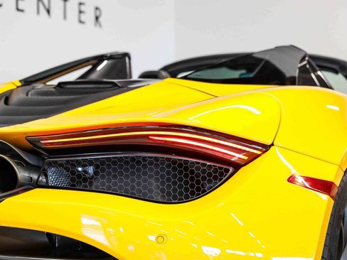 Used 2022 McLaren 720S Performance RWD image 28