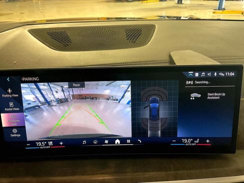 Used 2025 BMW X5 xDrive40i w/ M Sport Package image 27