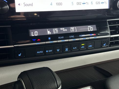 Used 2024 Toyota Sienna XLE image 20