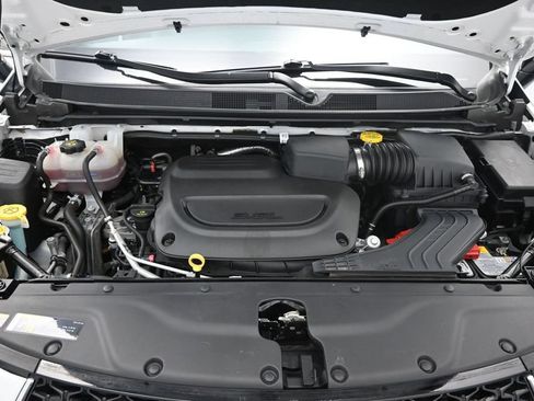 Used 2025 Chrysler Pacifica Select FWD image 12