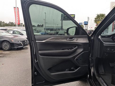 Used 2022 Jeep Grand Cherokee Overland image 11