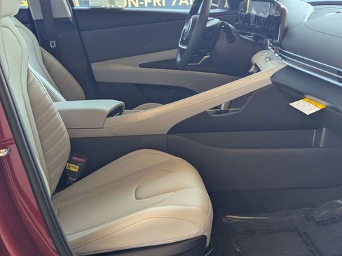 New 2025 Hyundai Elantra Limited image 31