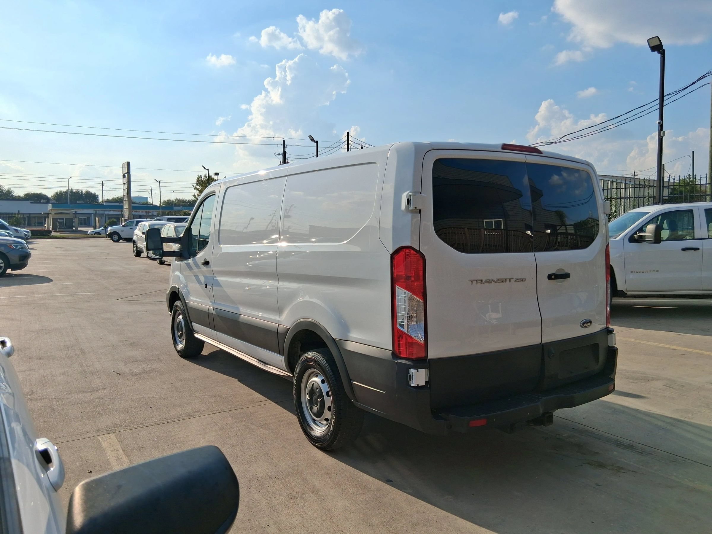Used 2019 Ford Transit 250 130 Low Roof RWD image 5