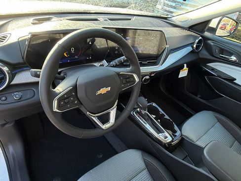 New 2026 Chevrolet Trax LT image 17