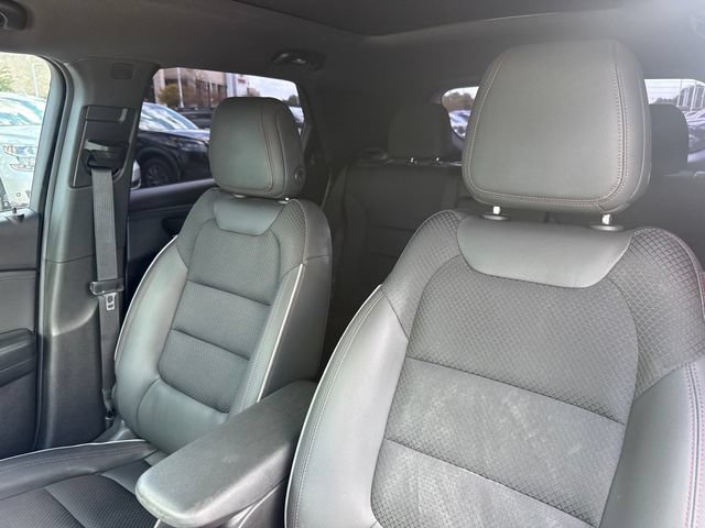 Used 2023 Chevrolet TrailBlazer RS w/ Sun and Liftgate Package FWD image 11