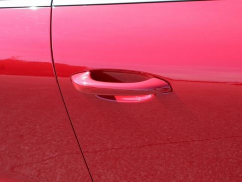 Used 2025 Porsche Macan image 16