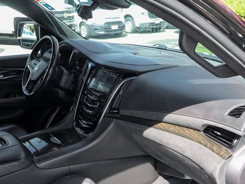 Used 2019 Cadillac Escalade Platinum image 48