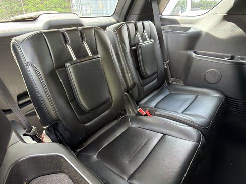Used 2016 Ford Explorer XLT w/ Equipment Group 202A AWD/4WD image 23