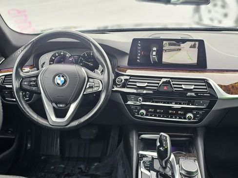 Used 2017 BMW 540i xDrive w/ Premium Package image 2