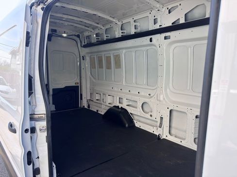 Used 2023 Ford Transit 250 148 High Roof Extended image 32