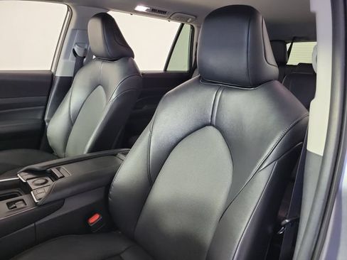 Used 2025 Toyota Grand Highlander AWD image 21