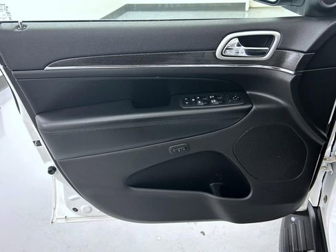 Used 2018 Jeep Grand Cherokee Limited image 9