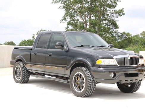Used 2002 Lincoln Blackwood RWD image 5