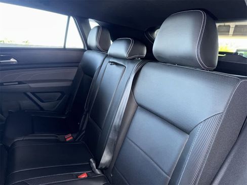 Used 2022 Volkswagen Atlas Cross Sport SE image 22