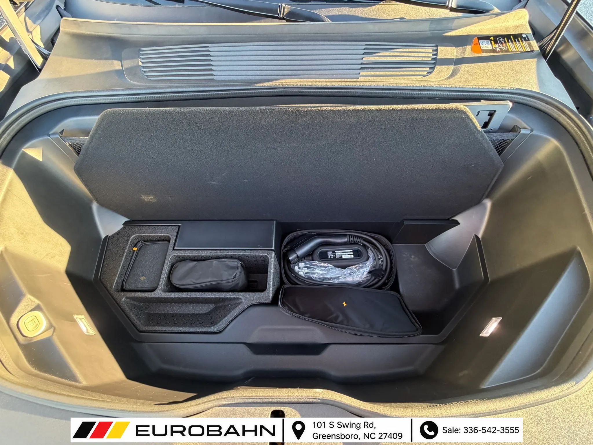 Used 2025 Rivian R1S Adventure Dual AWD/4WD image 29