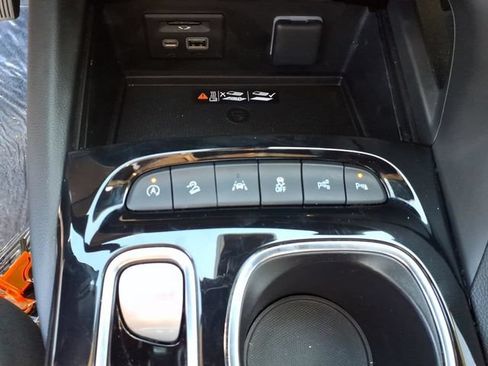Used 2023 Buick Envision Avenir AWD/4WD image 29