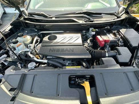 Used 2024 Nissan Rogue SV FWD image 30
