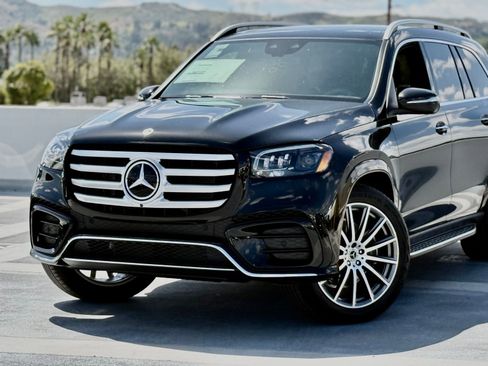 New 2026 Mercedes-Benz GLS 580 4MATIC image 3