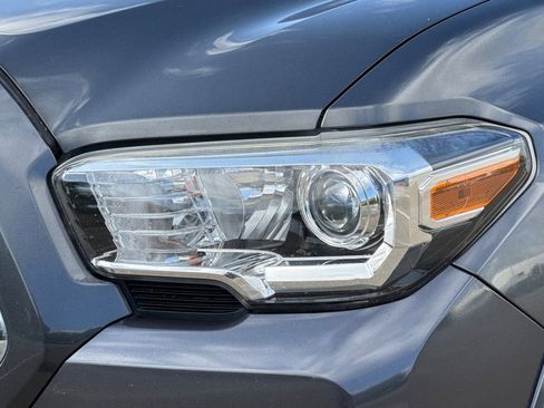 Used 2018 Toyota Tacoma SR5 RWD image 49