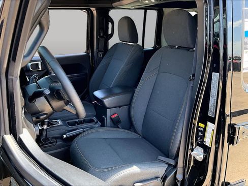 Used 2024 Jeep Wrangler Unlimited AWD/4WD image 9