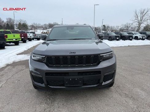 Used 2025 Jeep Grand Cherokee L Limited w/ Black Appearance Package image 17