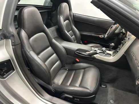 Used 2005 Chevrolet Corvette Coupe w/ Preferred Equipment Group RWD image 13