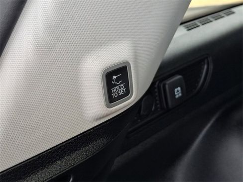 Used 2022 Jeep Grand Cherokee Limited image 31