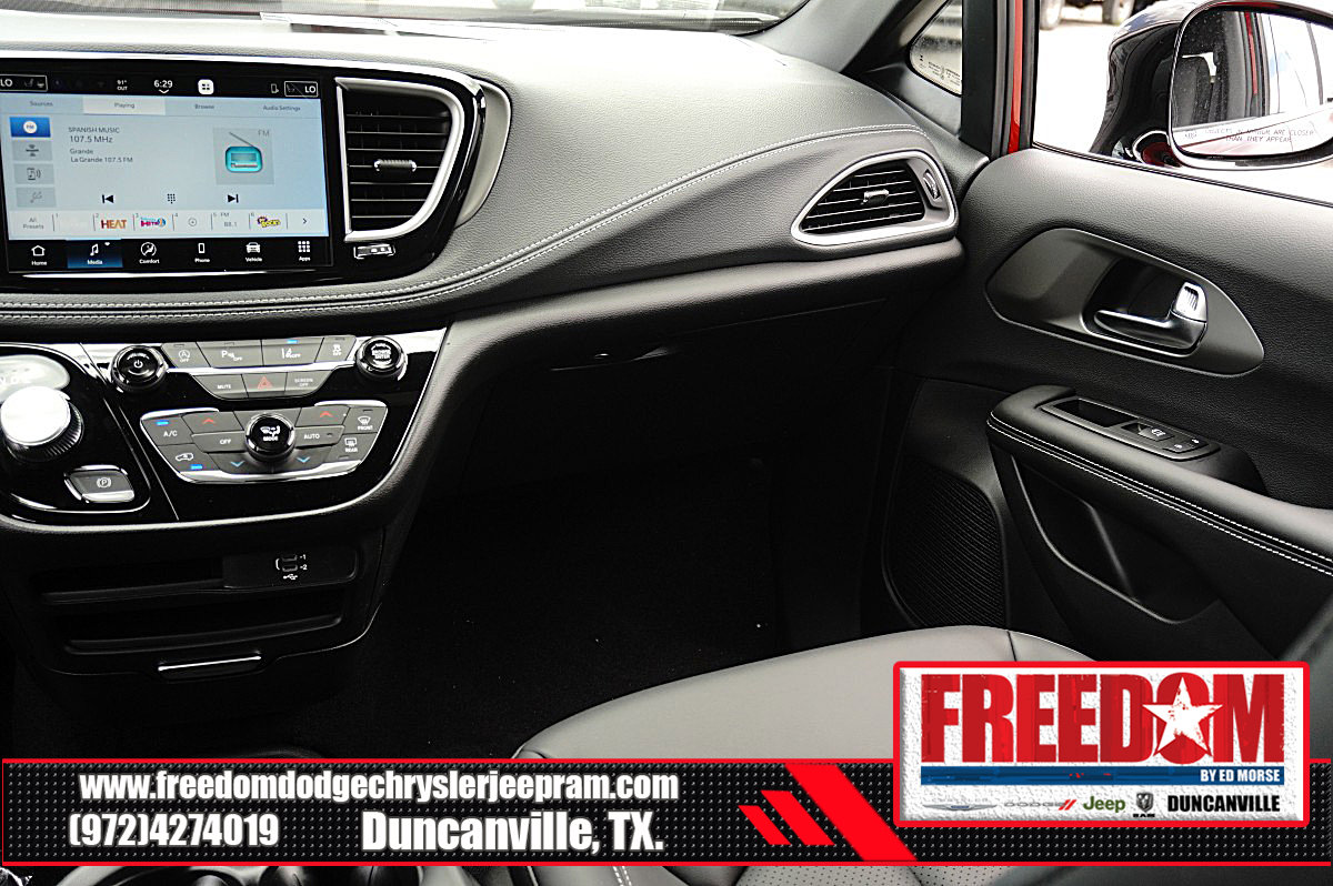 New 2027 Chrysler Pacifica Select FWD image 41