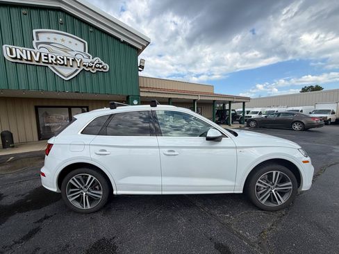 Used 2020 Audi Q5 e Premium Plus AWD/4WD image 2