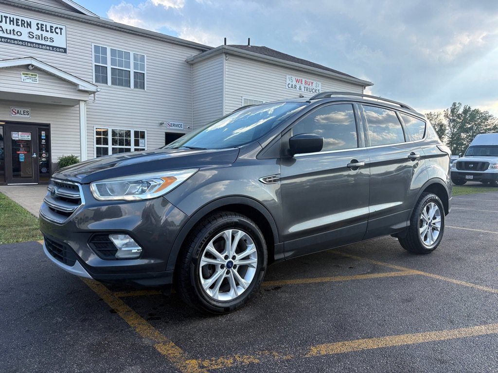 Used 2017 Ford Escape SE w/ Equipment Group 201A FWD image 2