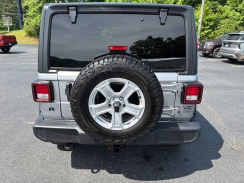 Used 2020 Jeep Wrangler Sport AWD/4WD image 5