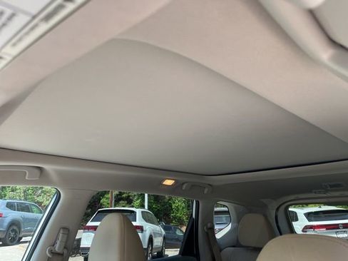 Used 2018 Nissan Rogue SV w/ Sun & Sound Touring Package FWD image 11