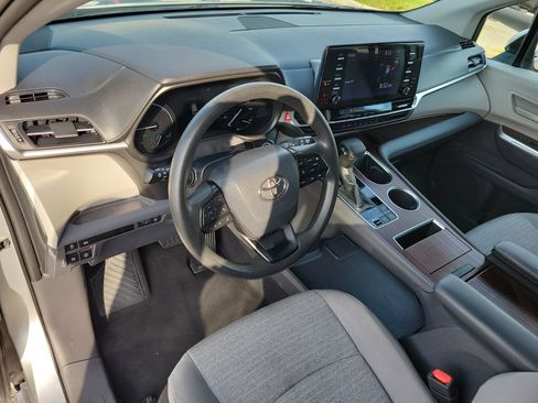 Certified 2022 Toyota Sienna LE image 12