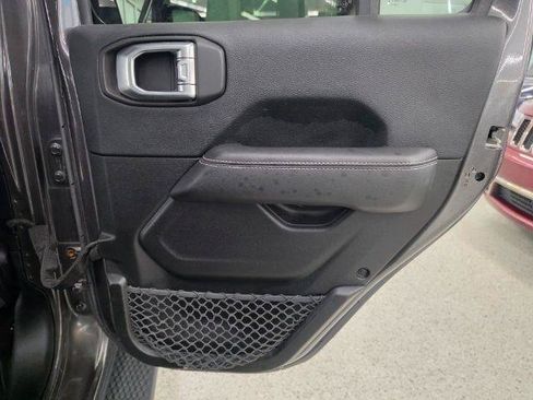 Used 2019 Jeep Wrangler Unlimited Sahara AWD/4WD image 34