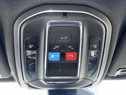 Used 2024 Jeep Wagoneer Series II w/ Flexible Seating Group RWD image 15