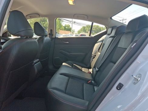 Used 2023 Nissan Altima 2.5 SR FWD image 11