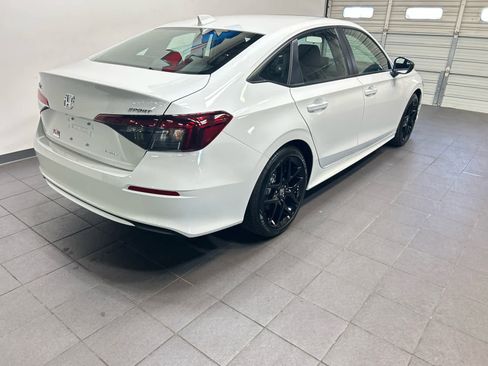 Used 2025 Honda Civic Sport image 3