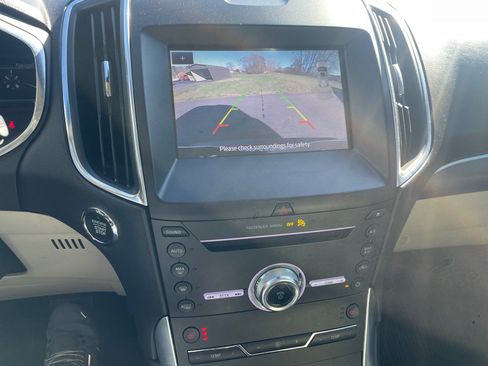 Used 2019 Ford Edge Titanium FWD image 15