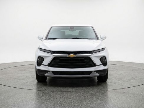 Used 2025 Chevrolet Blazer LT image 2